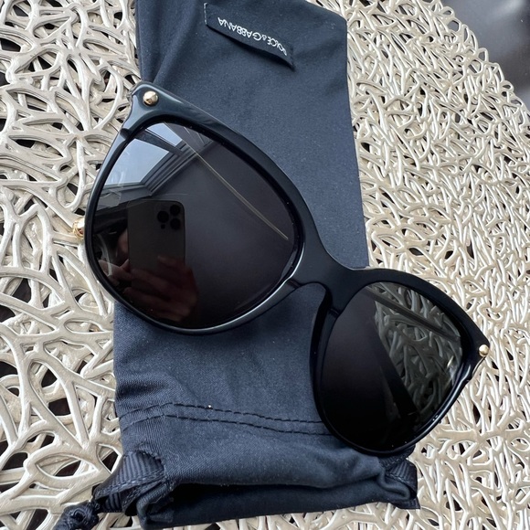 Dolce and Gabbana black and gold sunglassess - Picture 7 of 10